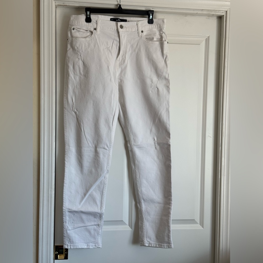 Men’s Hollister White Taper Epic Flex Size 32 x 32 Distressed Denim Jeans